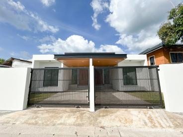 บ้าน ซอยนากก ฉลอง / Nagog Chalong