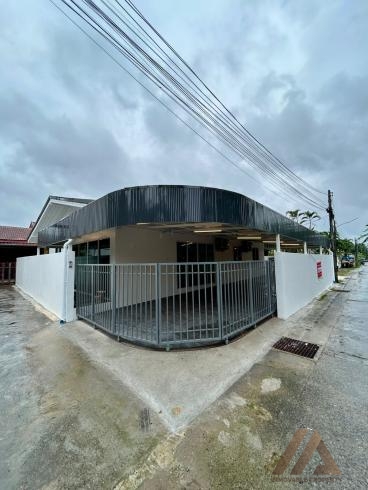 บ้าน ชั้นเดียว - ฉลอง