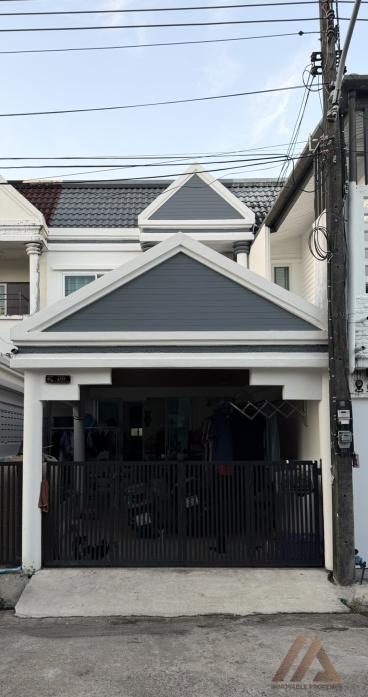ทาวน์เฮาส์ 2 ชั้น - ฉลอง