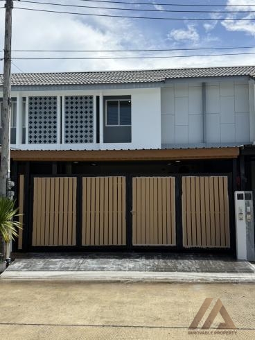 ทาวน์เฮาส์ 2 ชั้น - สามกอง