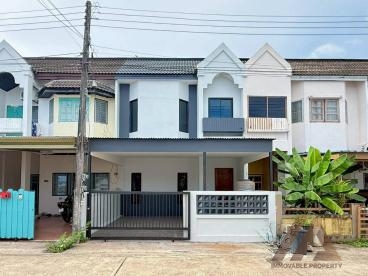 ทาวน์เฮาส์ 2 ชั้น - ฉลอง